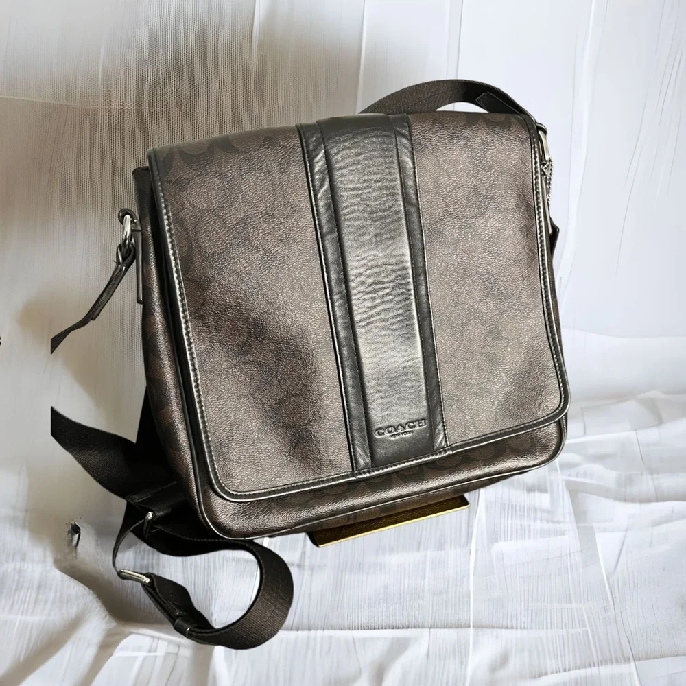 Coach Heritage Signature Map Mahogany/Brown Pebbled Messenger Bag Unisex - Picture 5 of 9
